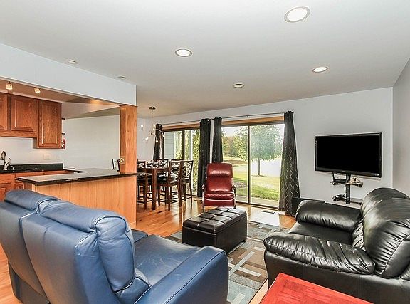 2nd image of 271 Driftwood Ln