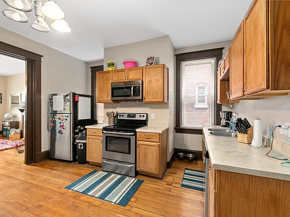 3rd image of 2201 Jules St #1