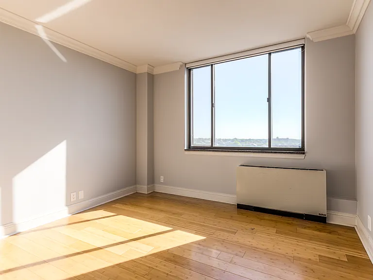700 E 8th St #16-O — Photo 11