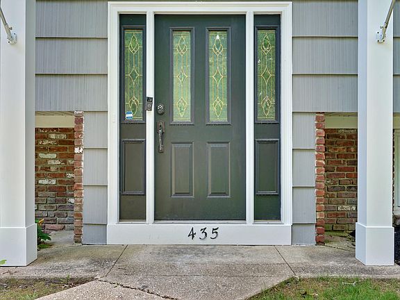 2nd image of 435 Colleen Ct