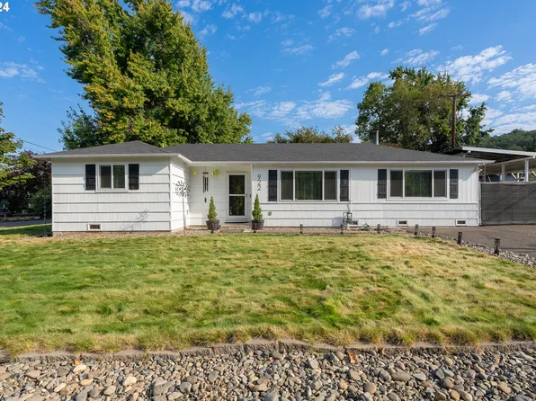 922 Newton Creek Rd, Roseburg, OR 97470