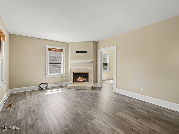 5th image of 18 Grand St