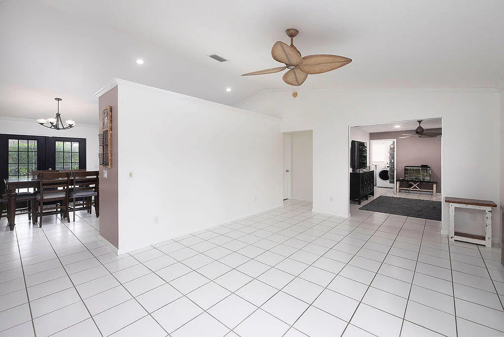 4 bed, 2.5 bath, 2151 sqft, $5,000 — Photo 4