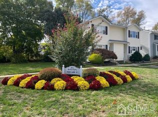 2 Davids Ct, Dayton, NJ 08810