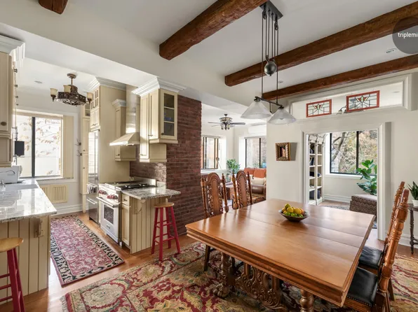 301 East 52nd Street image 1 of 7