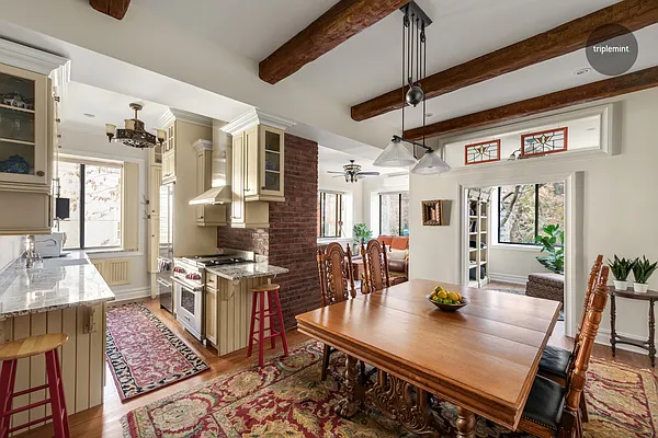 Sold by Triplemint | media 9