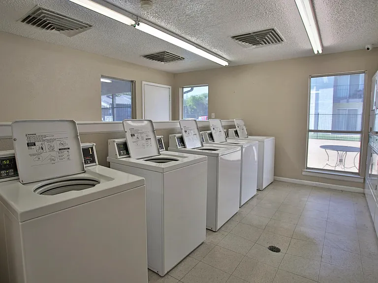 Parks on Taylor Apartment Homes — Photo 18