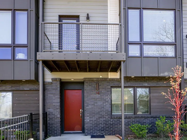 1145 Kirkwood Ave SE #14 — Photo 2