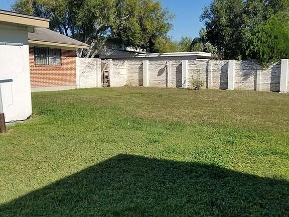 3rd image of 1124 Cypress Dr