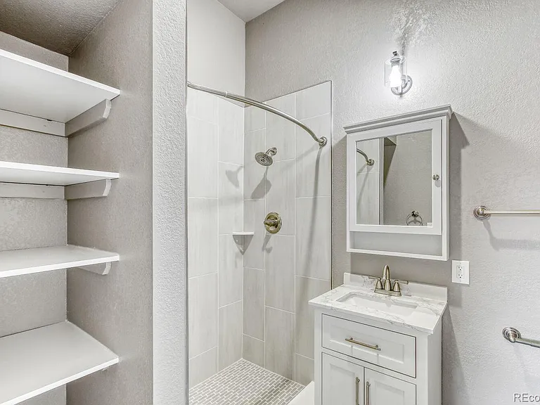 5630 Webster St #2 — Photo 9