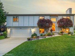 813 Brick Ln, South Lyon, MI 48178