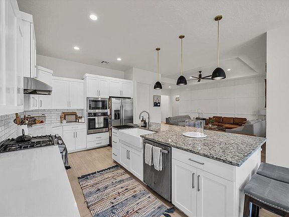 5th image of 1314 E Cheyenne Way