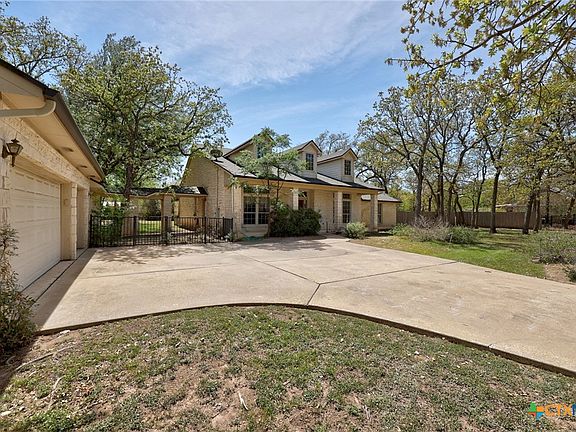 4th image of 105 Oak Plaza Dr
