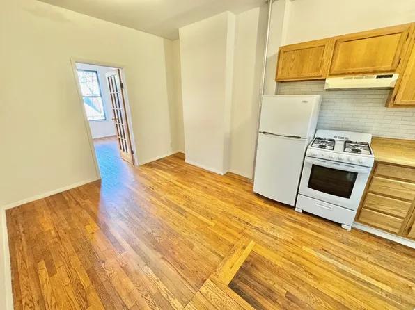 35 Carmine Street image 10 of 12