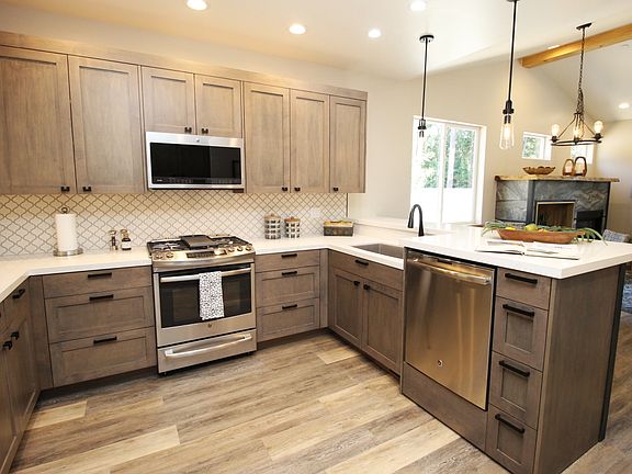 5th image of 103 Fairway Village Ct