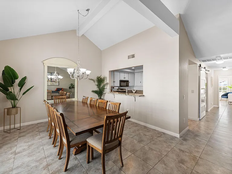 43754 Avenida Alicante — Photo 4
