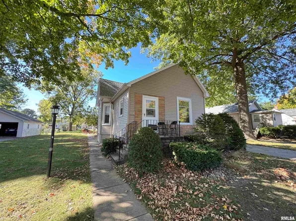 1064 Maple Ave, Galesburg, IL 61401