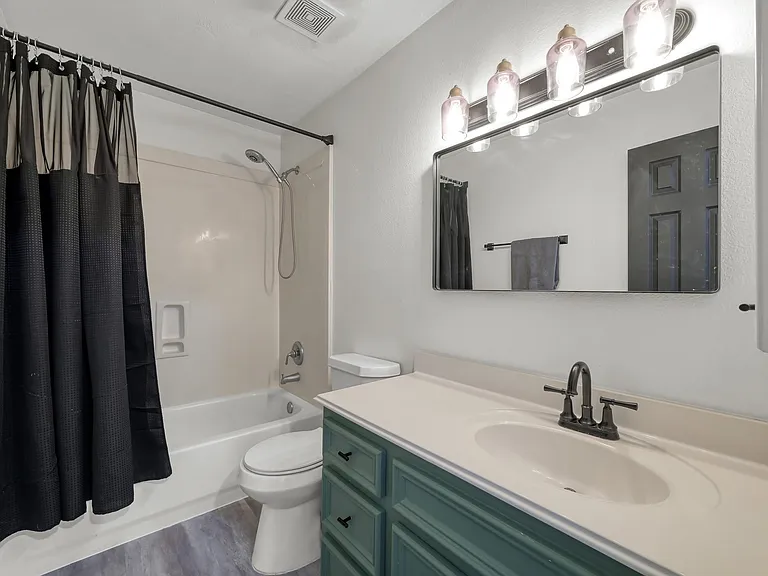 3215 Canterbury Ln — Photo 41