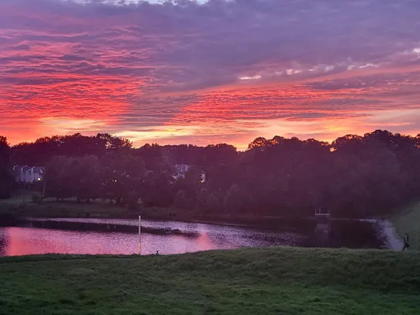 5806 Cove Landing Rd APT 101, Burke, VA 22015