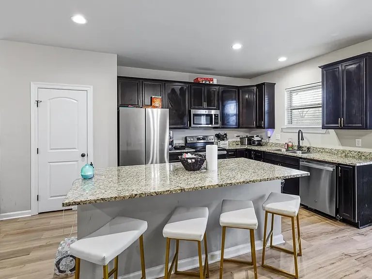 200 Briar Patch Dr — Photo 3