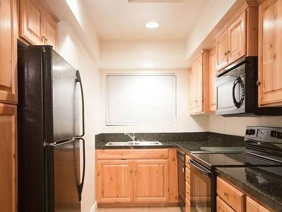 Granite Top Counters and Matching GE Appliances