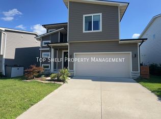 17110 Blue Sage Ln, Urbandale, IA 50323