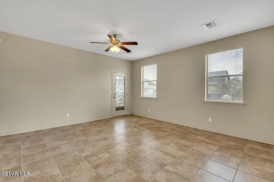 3 bed, 2.0 bath, 1566 sqft, $1,900 — Photo 3