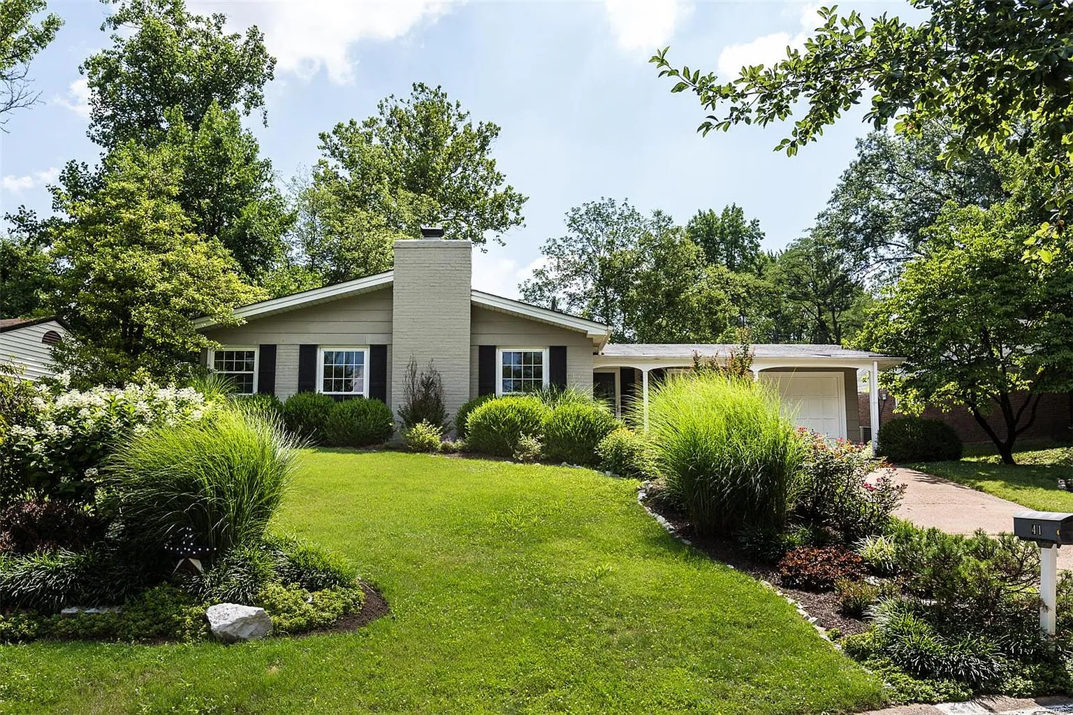 41 Pinewood Dr photo 1