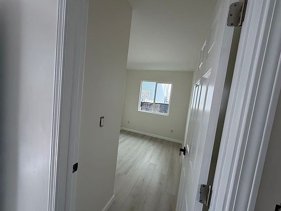 4th image of 942 Akepo Ln #A