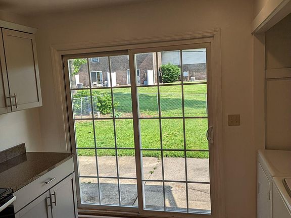 5th image of 518 Brookview Ct