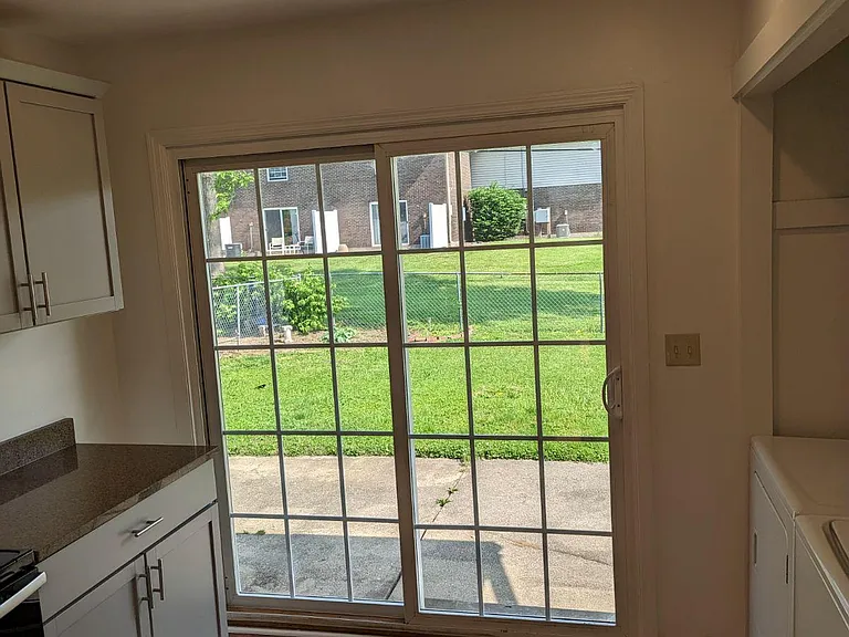 518 Brookview Ct — Photo 5