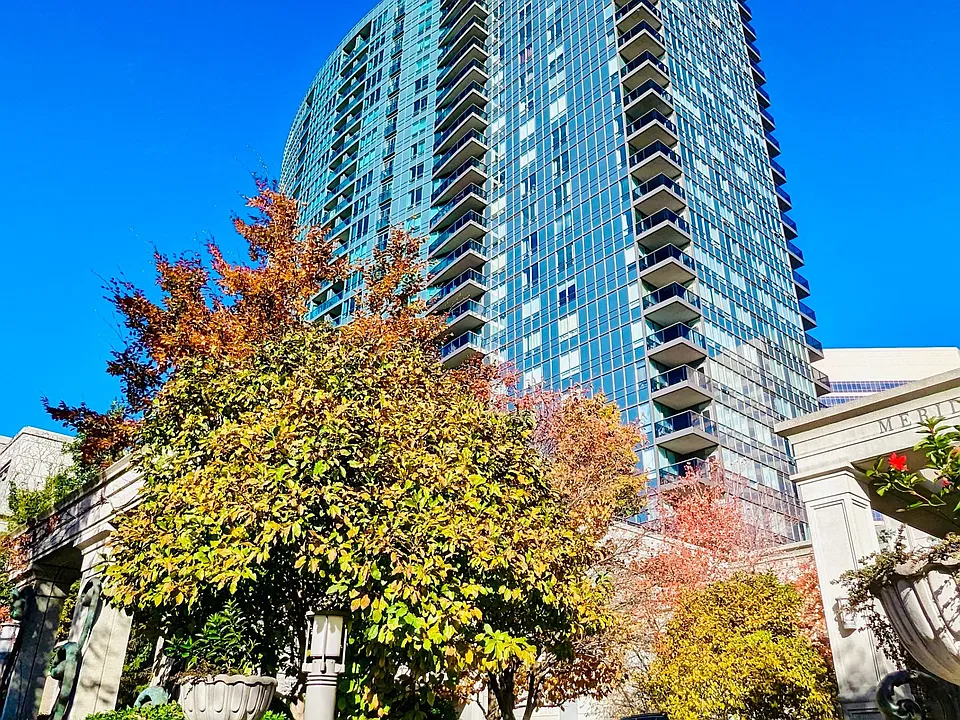 25 Greenview Ave #325