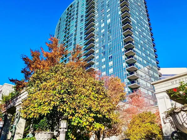 25 Greenview Ave #325, Toronto, ON M2M 0A5