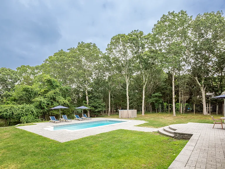 Clover Leaf Ln — Photo 3