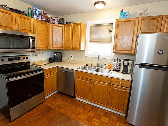 All kitchen appliances less than 1 year old