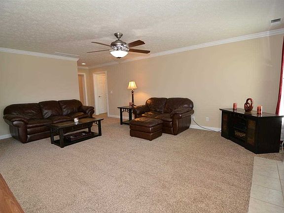 5th image of 2833 Thornhill Dr