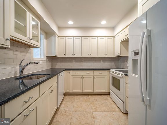 5th image of 3837 Persimmon Cir