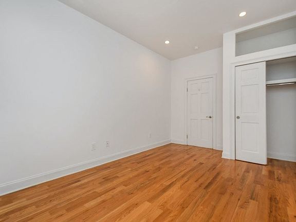 4th image of 15 Crown St APT 1C