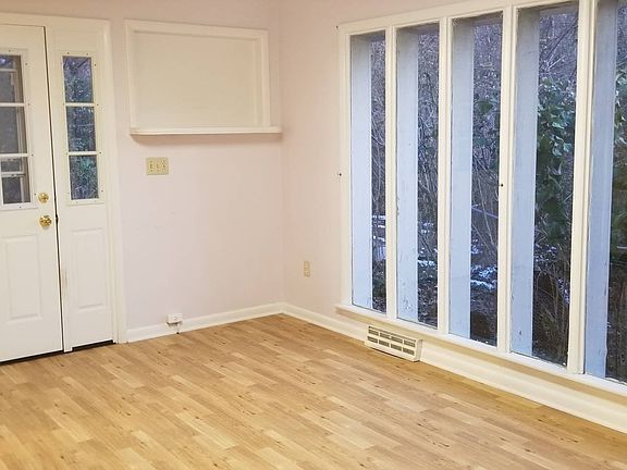 5th image of 3605 E Memorial Dr