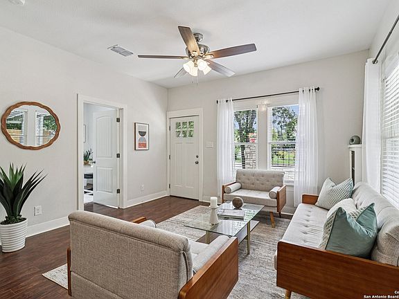5th image of 701 W Magnolia Ave