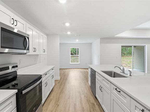 4th image of 1390 W Kenmore Dr