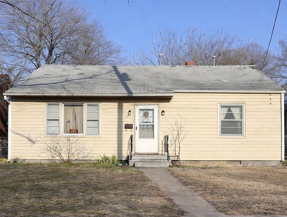 1st image of 135 Elm St