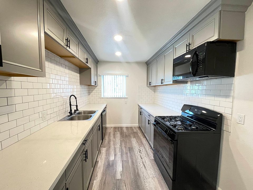 Fully Remodeled Kitchen