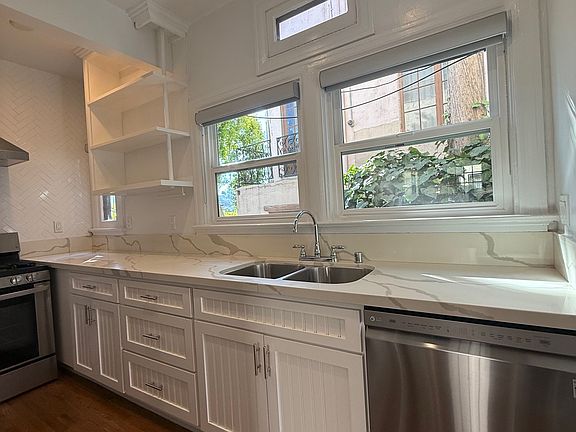 4th image of 2233 N Cahuenga Blvd