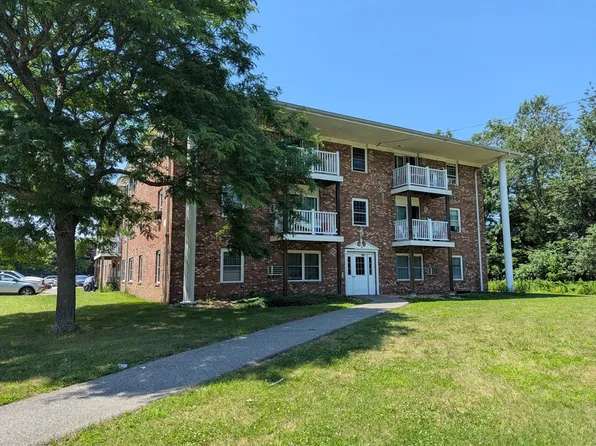 16 Woodman Way APT 8, Newburyport, MA 01950