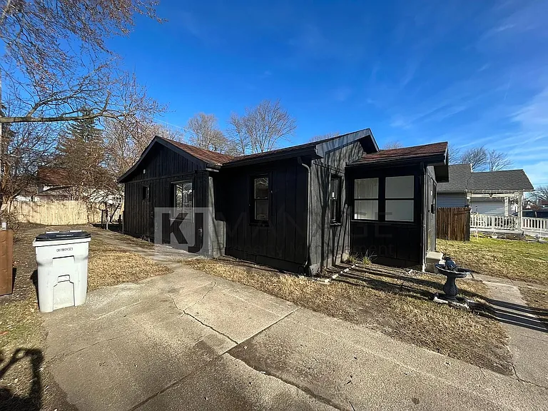 90 W Meyers Ave — Photo 21