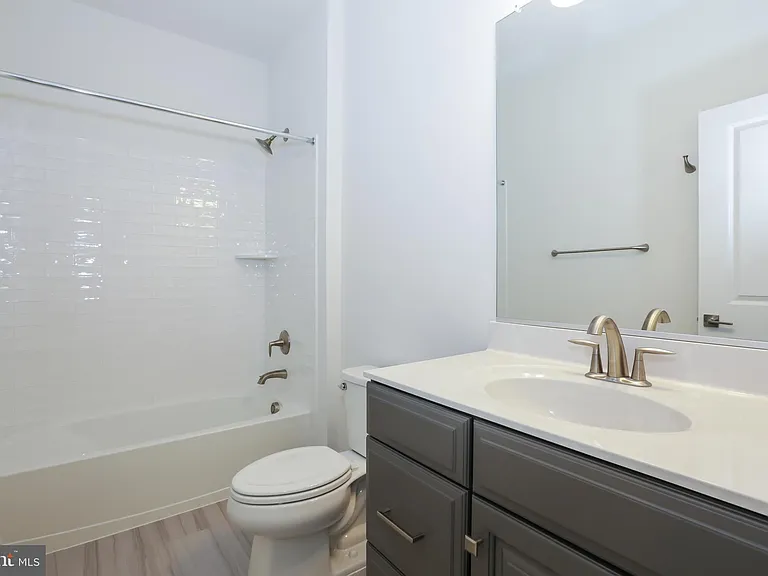 6722 Upland Manor Dr — Photo 32