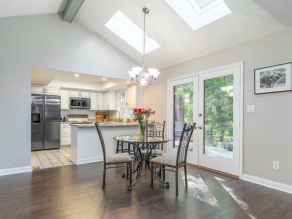 4th image of 9388 Muirkirk Dr