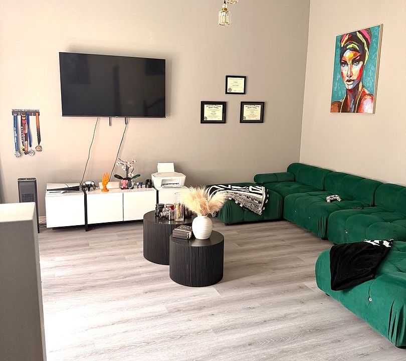 1st image of 17 Fuller Cir
