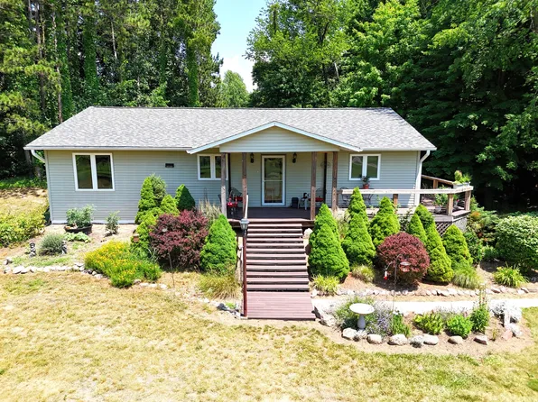 84201 68th St, Watervliet, MI 49098